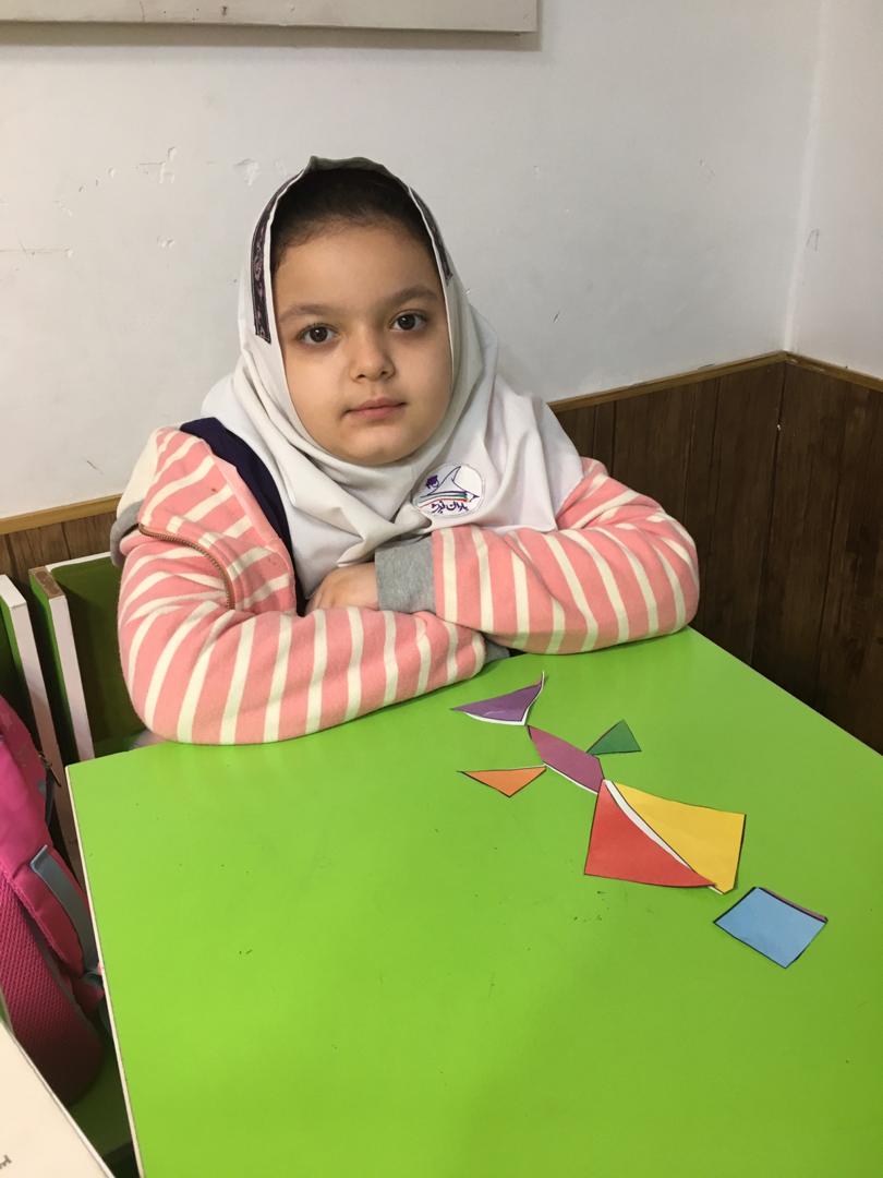 بازی با تانگرام در زنگ ریاضی کلاس سوم